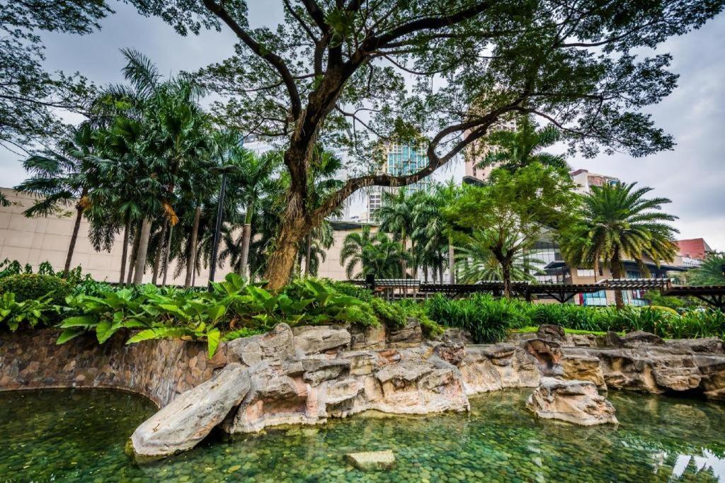 Bermuda Hotel Mandaluyong Zewnętrze zdjęcie