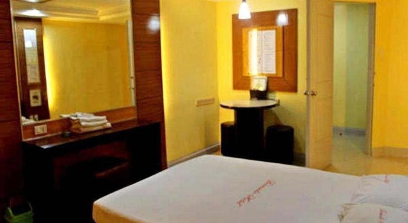 Bermuda Hotel Mandaluyong Zewnętrze zdjęcie