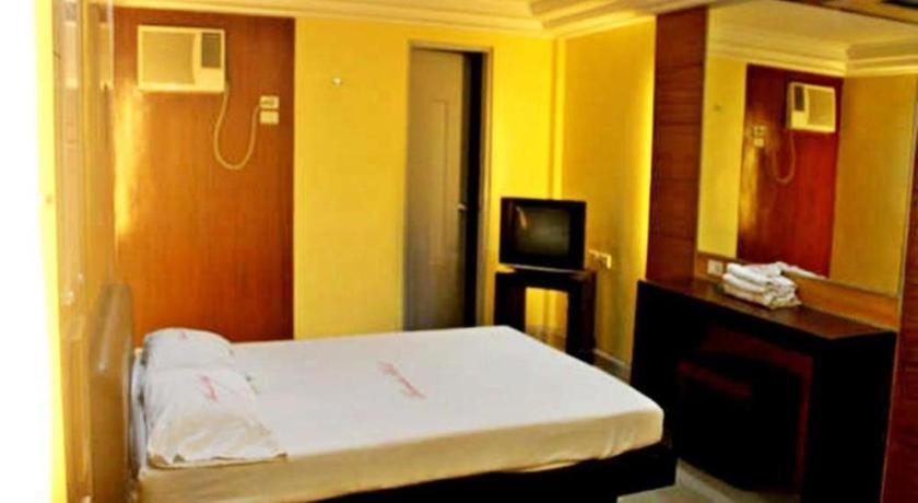 Bermuda Hotel Mandaluyong Zewnętrze zdjęcie