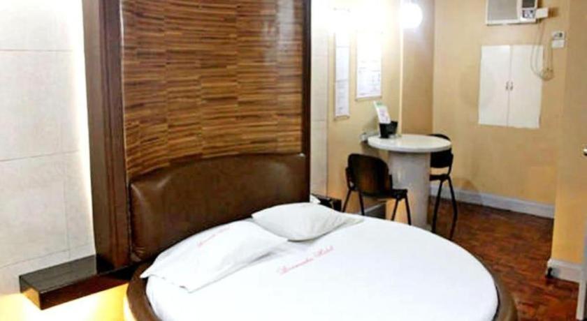 Bermuda Hotel Mandaluyong Zewnętrze zdjęcie